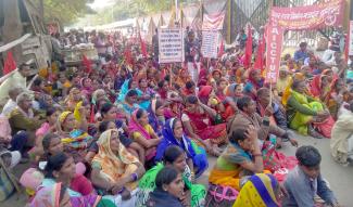 construction workers protest in patna, bihar